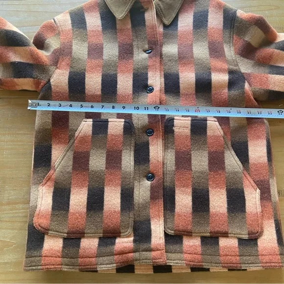 Filson | Women’s Blanket Wool Barn Coat - Picture 7 of 10